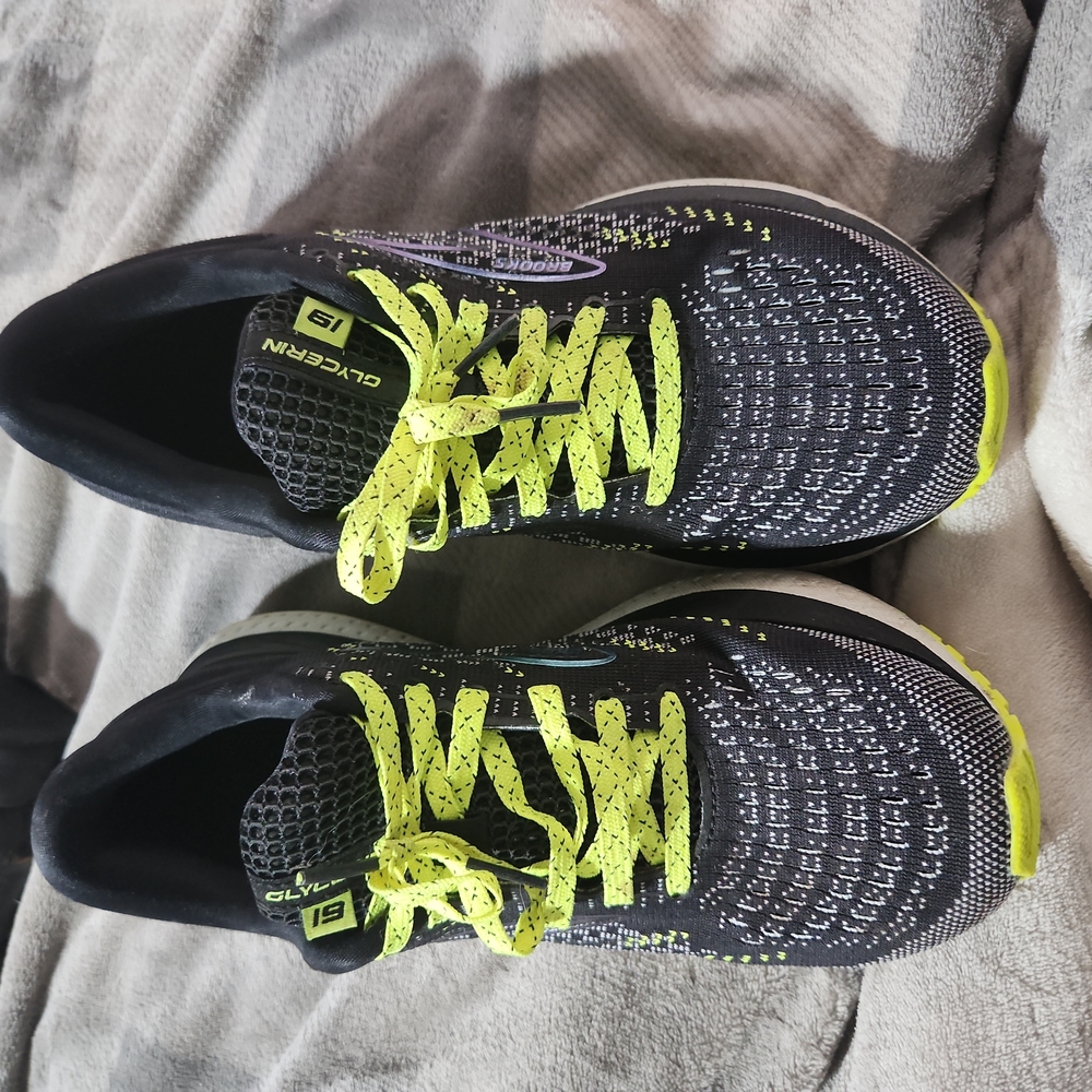 Nice pair of tennis shoes worn twice